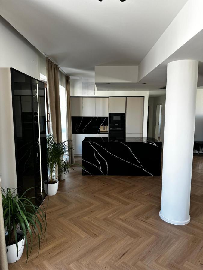 Luxury Penthouse At The Historical Centre With Free Parking Lejlighed Bratislava Eksteriør billede