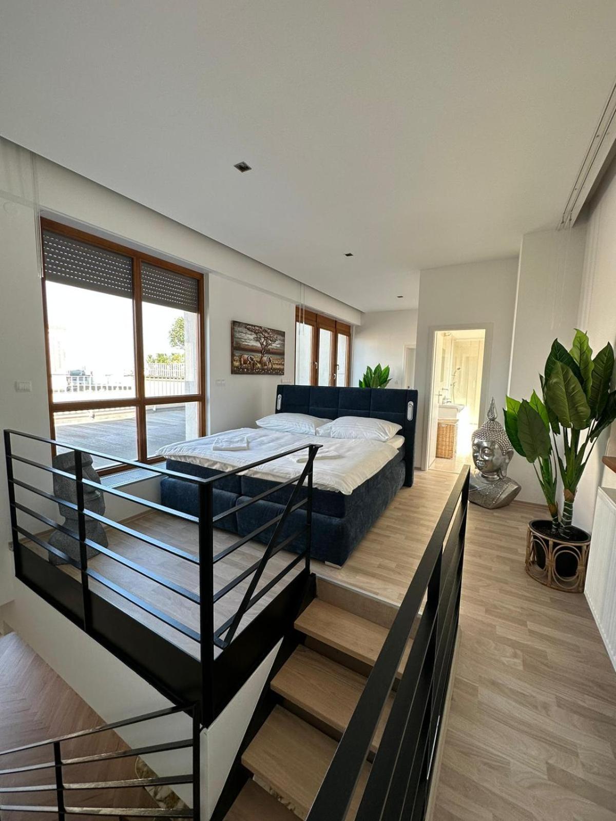 Luxury Penthouse At The Historical Centre With Free Parking Lejlighed Bratislava Eksteriør billede